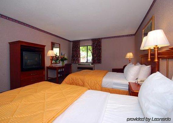 Baymont By Wyndham Copley Akron Room photo